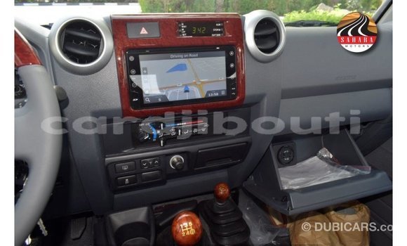 Acheter Import Voiture Toyota Land Cruiser Rouge à Import - Dubai, Ali Sabieh Region Acheter Import Voiture Toyota Land Cruiser Rouge à Import - Dubai, Ali Sabieh Region
