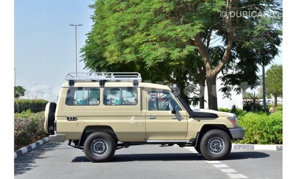 Acheter Import Voiture Toyota Land Cruiser Beige à Import - Dubai, Ali Sabieh Region Acheter Import Voiture Toyota Land Cruiser Beige à Import - Dubai, Ali Sabieh Region