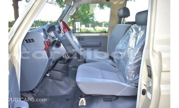Acheter Import Voiture Toyota Land Cruiser Beige à Import - Dubai, Ali Sabieh Region Acheter Import Voiture Toyota Land Cruiser Beige à Import - Dubai, Ali Sabieh Region