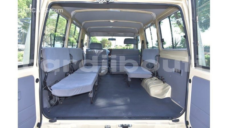 Big with watermark toyota land cruiser ali sabieh region import dubai 3385