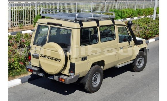 Acheter Import Voiture Toyota Land Cruiser Beige à Import - Dubai, Ali Sabieh Region Acheter Import Voiture Toyota Land Cruiser Beige à Import - Dubai, Ali Sabieh Region