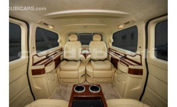 Acheter Import Voiture Mercedes-Benz 250 Noir à Import - Dubai, Ali Sabieh Region