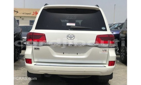 Acheter Import Voiture Toyota Land Cruiser Blanc à Import - Dubai, Ali Sabieh Region Acheter Import Voiture Toyota Land Cruiser Blanc à Import - Dubai, Ali Sabieh Region