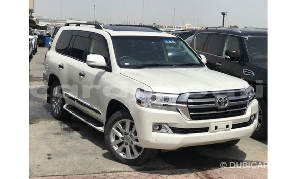 Acheter Import Voiture Toyota Land Cruiser Blanc à Import - Dubai, Ali Sabieh Region Acheter Import Voiture Toyota Land Cruiser Blanc à Import - Dubai, Ali Sabieh Region