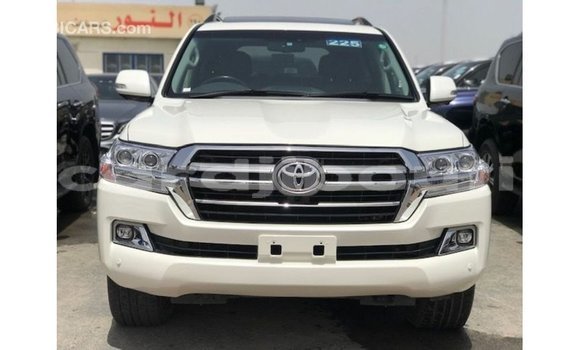 Acheter Import Voiture Toyota Land Cruiser Blanc à Import - Dubai, Ali Sabieh Region Acheter Import Voiture Toyota Land Cruiser Blanc à Import - Dubai, Ali Sabieh Region