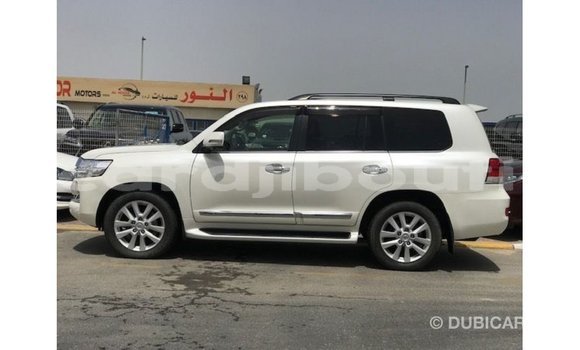 Acheter Import Voiture Toyota Land Cruiser Blanc à Import - Dubai, Ali Sabieh Region Acheter Import Voiture Toyota Land Cruiser Blanc à Import - Dubai, Ali Sabieh Region