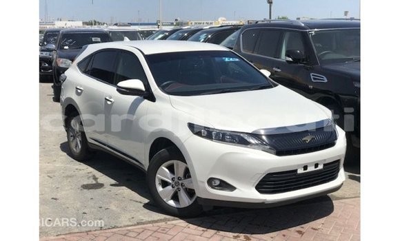 Acheter Import Voiture Toyota Harrier Blanc à Import - Dubai, Ali Sabieh Region Acheter Import Voiture Toyota Harrier Blanc à Import - Dubai, Ali Sabieh Region