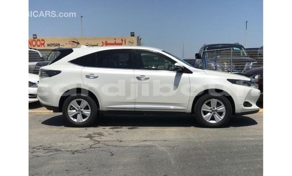 Acheter Import Voiture Toyota Harrier Blanc à Import - Dubai, Ali Sabieh Region Acheter Import Voiture Toyota Harrier Blanc à Import - Dubai, Ali Sabieh Region