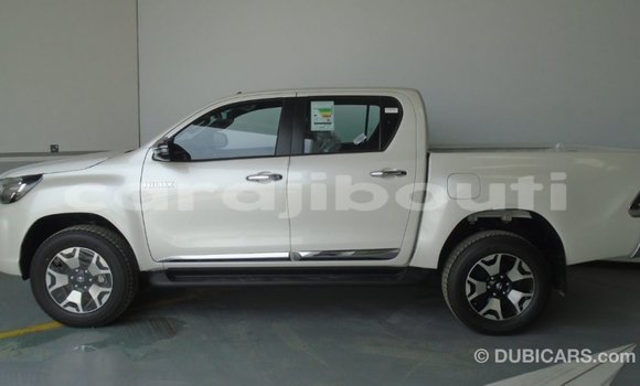 Acheter Import Voiture Toyota Hilux Blanc à Import - Dubai, Ali Sabieh Region Acheter Import Voiture Toyota Hilux Blanc à Import - Dubai, Ali Sabieh Region
