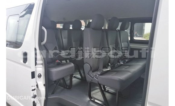 Acheter Import Voiture Toyota Hiace Blanc à Import - Dubai, Ali Sabieh Region Acheter Import Voiture Toyota Hiace Blanc à Import - Dubai, Ali Sabieh Region