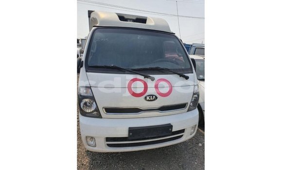 Buy Import Kia Carens White Car in Import - Dubai in Ali Sabieh Region Buy Import Kia Carens White Car in Import - Dubai in Ali Sabieh Region