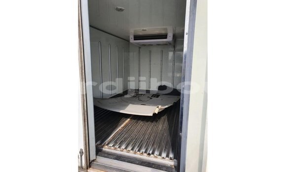 Buy Import Kia Carens White Car in Import - Dubai in Ali Sabieh Region Buy Import Kia Carens White Car in Import - Dubai in Ali Sabieh Region