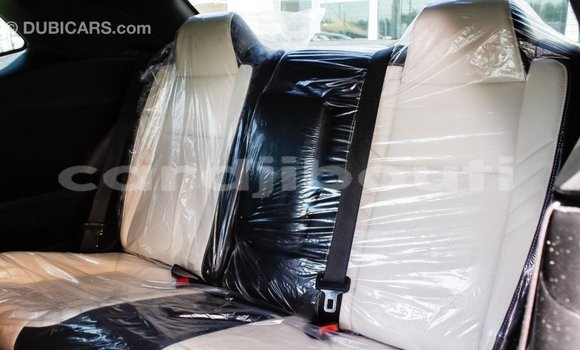 Acheter Import Voiture Dodge Challenger Bleu à Import - Dubai, Ali Sabieh Region Acheter Import Voiture Dodge Challenger Bleu à Import - Dubai, Ali Sabieh Region