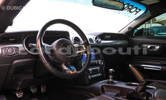 Acheter Import Voiture Ford Mustang Vert à Import - Dubai, Ali Sabieh Region Acheter Import Voiture Ford Mustang Vert à Import - Dubai, Ali Sabieh Region