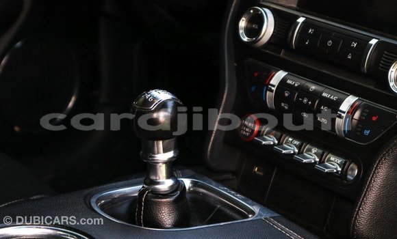 Acheter Import Voiture Ford Mustang Vert à Import - Dubai, Ali Sabieh Region Acheter Import Voiture Ford Mustang Vert à Import - Dubai, Ali Sabieh Region