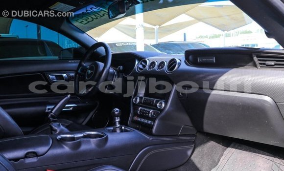 Acheter Import Voiture Ford Mustang Vert à Import - Dubai, Ali Sabieh Region Acheter Import Voiture Ford Mustang Vert à Import - Dubai, Ali Sabieh Region