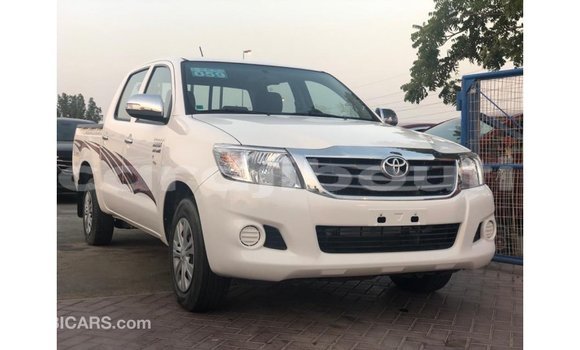 Buy Import Toyota Hilux White Car in Import - Dubai in Ali Sabieh Region Buy Import Toyota Hilux White Car in Import - Dubai in Ali Sabieh Region