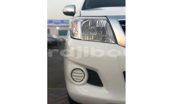 Buy Import Toyota Hilux White Car in Import - Dubai in Ali Sabieh Region Buy Import Toyota Hilux White Car in Import - Dubai in Ali Sabieh Region