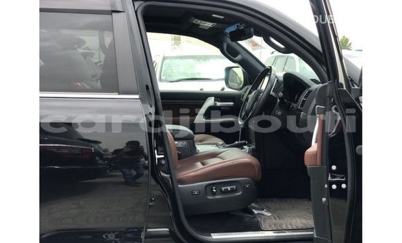 Acheter Import Voiture Toyota Land Cruiser Noir à Import - Dubai, Ali Sabieh Region Acheter Import Voiture Toyota Land Cruiser Noir à Import - Dubai, Ali Sabieh Region