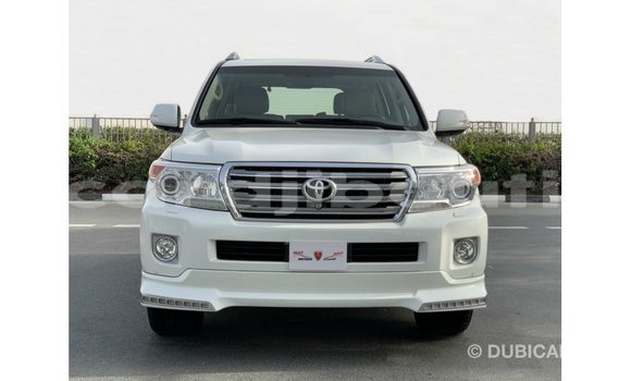 Acheter Import Voiture Toyota Land Cruiser Blanc à Import - Dubai, Ali Sabieh Region Acheter Import Voiture Toyota Land Cruiser Blanc à Import - Dubai, Ali Sabieh Region