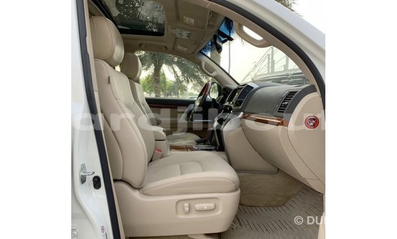 Acheter Import Voiture Toyota Land Cruiser Blanc à Import - Dubai, Ali Sabieh Region Acheter Import Voiture Toyota Land Cruiser Blanc à Import - Dubai, Ali Sabieh Region