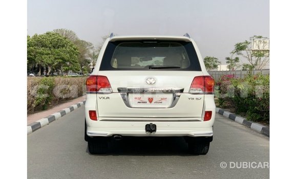 Acheter Import Voiture Toyota Land Cruiser Blanc à Import - Dubai, Ali Sabieh Region Acheter Import Voiture Toyota Land Cruiser Blanc à Import - Dubai, Ali Sabieh Region
