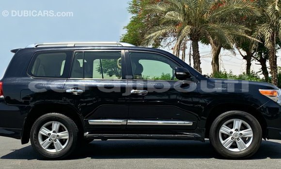Acheter Import Voiture Toyota Land Cruiser Noir à Import - Dubai, Ali Sabieh Region Acheter Import Voiture Toyota Land Cruiser Noir à Import - Dubai, Ali Sabieh Region