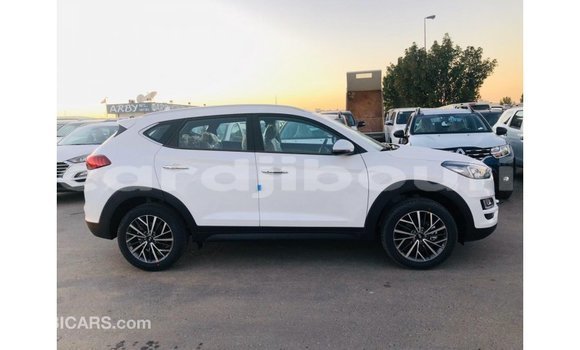 Buy Import Hyundai Tucson White Car in Import - Dubai in Ali Sabieh Region Buy Import Hyundai Tucson White Car in Import - Dubai in Ali Sabieh Region