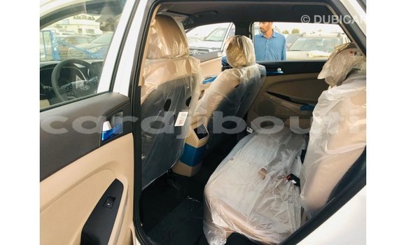 Buy Import Hyundai Tucson White Car in Import - Dubai in Ali Sabieh Region Buy Import Hyundai Tucson White Car in Import - Dubai in Ali Sabieh Region