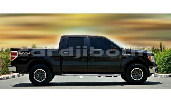 Acheter Import Voiture Ford Club Wagon Marron à Import - Dubai, Ali Sabieh Region Acheter Import Voiture Ford Club Wagon Marron à Import - Dubai, Ali Sabieh Region