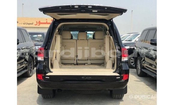 Acheter Import Voiture Toyota Land Cruiser Noir à Import - Dubai, Ali Sabieh Region Acheter Import Voiture Toyota Land Cruiser Noir à Import - Dubai, Ali Sabieh Region