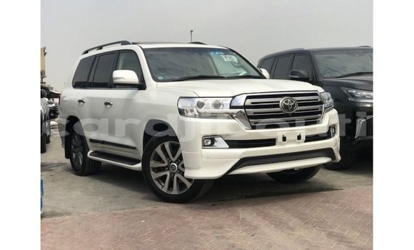 Acheter Import Voiture Toyota Land Cruiser Blanc à Import - Dubai, Ali Sabieh Region