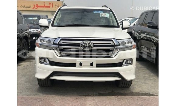 Acheter Import Voiture Toyota Land Cruiser Blanc à Import - Dubai, Ali Sabieh Region Acheter Import Voiture Toyota Land Cruiser Blanc à Import - Dubai, Ali Sabieh Region