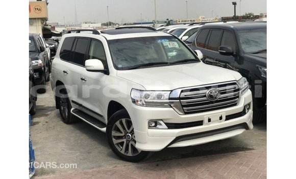 Acheter Import Voiture Toyota Land Cruiser Blanc à Import - Dubai, Ali Sabieh Region Acheter Import Voiture Toyota Land Cruiser Blanc à Import - Dubai, Ali Sabieh Region