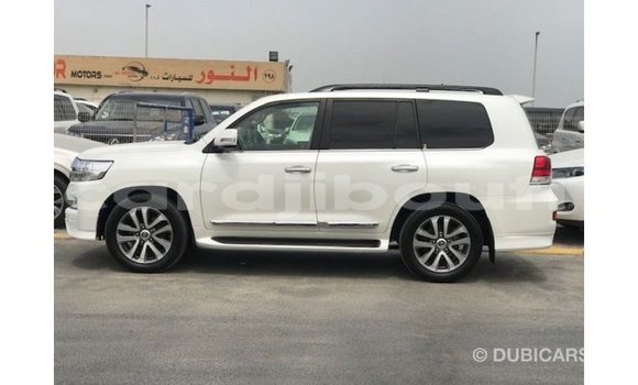 Acheter Import Voiture Toyota Land Cruiser Blanc à Import - Dubai, Ali Sabieh Region Acheter Import Voiture Toyota Land Cruiser Blanc à Import - Dubai, Ali Sabieh Region
