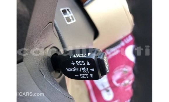 Acheter Import Voiture Toyota Land Cruiser Blanc à Import - Dubai, Ali Sabieh Region Acheter Import Voiture Toyota Land Cruiser Blanc à Import - Dubai, Ali Sabieh Region