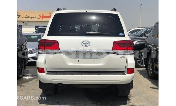 Acheter Import Voiture Toyota Land Cruiser Blanc à Import - Dubai, Ali Sabieh Region Acheter Import Voiture Toyota Land Cruiser Blanc à Import - Dubai, Ali Sabieh Region
