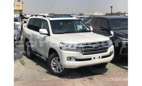 Acheter Import Voiture Toyota Land Cruiser Blanc à Import - Dubai, Ali Sabieh Region Acheter Import Voiture Toyota Land Cruiser Blanc à Import - Dubai, Ali Sabieh Region
