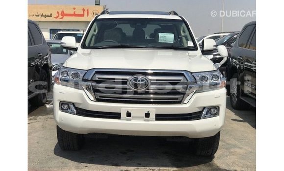 Acheter Import Voiture Toyota Land Cruiser Blanc à Import - Dubai, Ali Sabieh Region Acheter Import Voiture Toyota Land Cruiser Blanc à Import - Dubai, Ali Sabieh Region