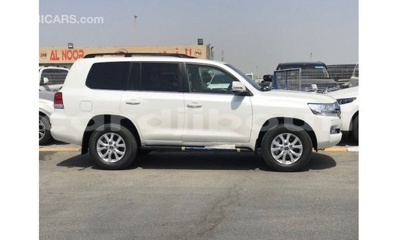 Acheter Import Voiture Toyota Land Cruiser Blanc à Import - Dubai, Ali Sabieh Region Acheter Import Voiture Toyota Land Cruiser Blanc à Import - Dubai, Ali Sabieh Region