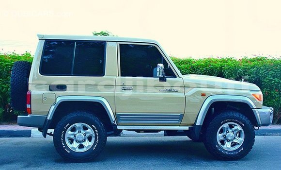 Acheter Import Voiture Toyota Land Cruiser Beige à Import - Dubai, Ali Sabieh Region Acheter Import Voiture Toyota Land Cruiser Beige à Import - Dubai, Ali Sabieh Region