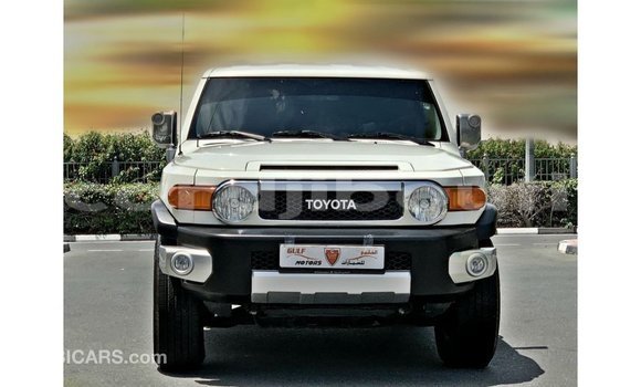 Acheter Import Voiture Toyota FJ Cruiser Blanc à Import - Dubai, Ali Sabieh Region Acheter Import Voiture Toyota FJ Cruiser Blanc à Import - Dubai, Ali Sabieh Region