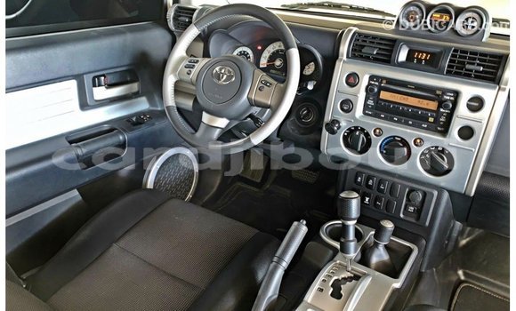 Acheter Import Voiture Toyota FJ Cruiser Blanc à Import - Dubai, Ali Sabieh Region Acheter Import Voiture Toyota FJ Cruiser Blanc à Import - Dubai, Ali Sabieh Region