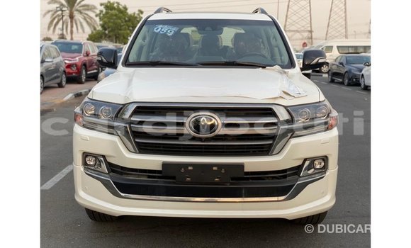 Acheter Import Voiture Toyota Land Cruiser Blanc à Import - Dubai, Ali Sabieh Region Acheter Import Voiture Toyota Land Cruiser Blanc à Import - Dubai, Ali Sabieh Region