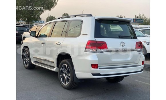 Acheter Import Voiture Toyota Land Cruiser Blanc à Import - Dubai, Ali Sabieh Region Acheter Import Voiture Toyota Land Cruiser Blanc à Import - Dubai, Ali Sabieh Region