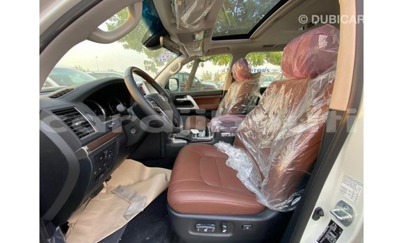 Acheter Import Voiture Toyota Land Cruiser Blanc à Import - Dubai, Ali Sabieh Region Acheter Import Voiture Toyota Land Cruiser Blanc à Import - Dubai, Ali Sabieh Region