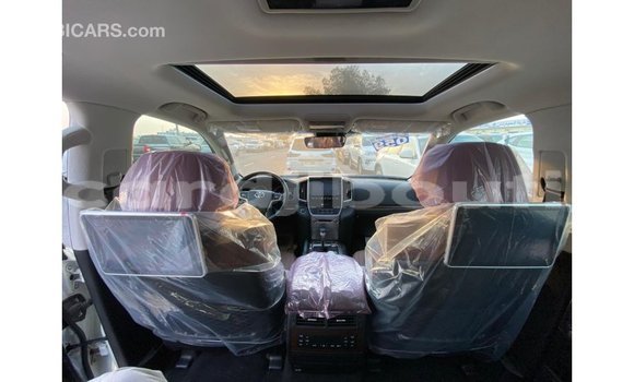 Acheter Import Voiture Toyota Land Cruiser Blanc à Import - Dubai, Ali Sabieh Region Acheter Import Voiture Toyota Land Cruiser Blanc à Import - Dubai, Ali Sabieh Region