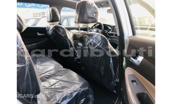 Buy Import Hyundai Santa Fe White Car in Import - Dubai in Ali Sabieh Region Buy Import Hyundai Santa Fe White Car in Import - Dubai in Ali Sabieh Region