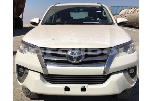 Acheter Import Voiture Toyota Fortuner Blanc à Import - Dubai, Ali Sabieh Region