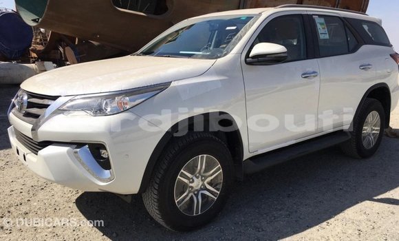 Acheter Import Voiture Toyota Fortuner Blanc à Import - Dubai, Ali Sabieh Region Acheter Import Voiture Toyota Fortuner Blanc à Import - Dubai, Ali Sabieh Region